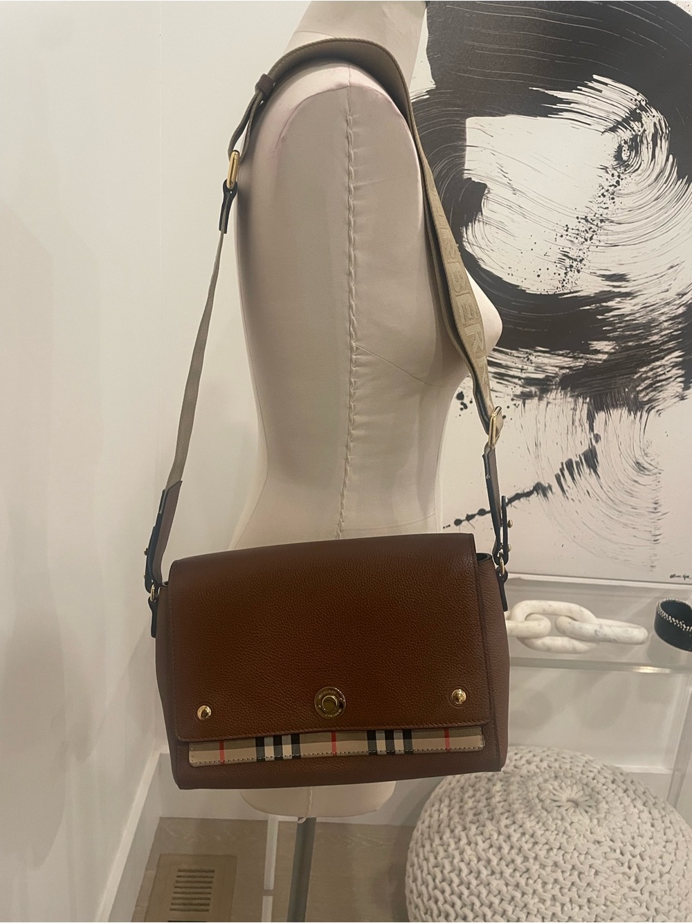 Burberry
Note Crossbody Bag Leather with Vintage Check Canvas Medium - Picture 9 of 12